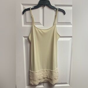 Boutique Brand Cream Lace/Crochet Basic Tank Size Medium